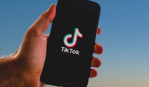В чем причина возможной блокировки популярной социальной сети TikTok в Казахстане