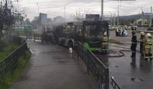 В Алматы загорелся пассажирский автобус по проспекту Райымбек