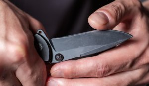 Пассажир напал с ножом на водителя автобуса в Алматы