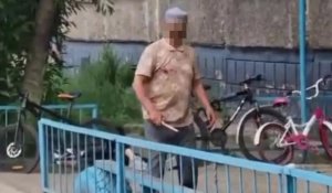 Перерезал горло и присел на лавочку: хладнокровное убийство в Павлодаре снято на видео