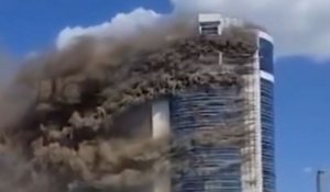 В Астане горит высотное здание в районе "Хан-шатыр"