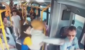 Новые случаи нападений на водителей автобусов в Астане и Актау попали на видео