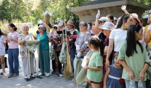 Звезды эстрады и школьники приняли участие в экологической эстафете «Алматы Жазы»
