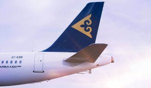 Еще один самолет Air Astana поврежден: десятки рейсов задержаны