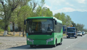 Кондуктор скончалась, выпав из автобуса в Алматинской области