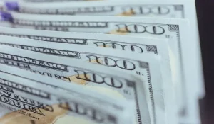 Курс валют на 2 января 2025 года: доллар, рубль и евро