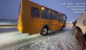 На трассе Астана – Петропавловск столкнулись около 95 автомобилей