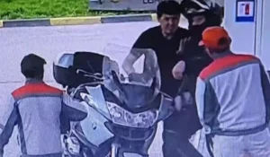 Нападение на байкера в Мерке: родственники подозреваемого ворвались в больницу