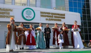 В ВКТУ ярко отметили Наурыз: юрты, этнодефиле и «Шашбау-пати» объединили гостей праздника