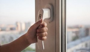 Двухлетний ребёнок упал с высоты пятого этажа в Караганде