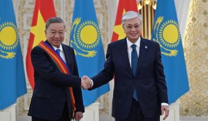 Токаев наградил Генсека ЦККП Вьетнама То Лама орденом «Достык»