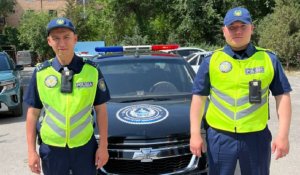 Полицейские спасли водителя из горящего авто в Туркестане
