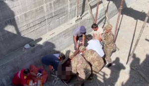В Туркестанской области мужчина упал в четырёхметровую яму на рынке
