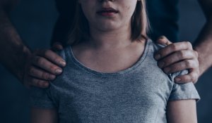 «Он даже не успел разуться»: В Алматинской области педагога задержали в гостинице с 13-летней девочкой