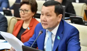 «Казахский язык потеряет статус» – депутат Абзал Куспан отреагировал на слухи