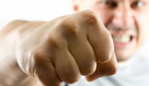 Сломанный нос и челюсть: два школьных учителя подрались в Астане