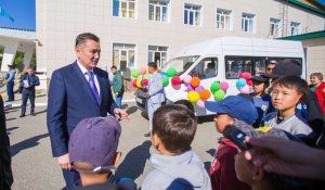 Микроавтобус для чемпионов: спортклуб в Зайсане получил подарок от акима области