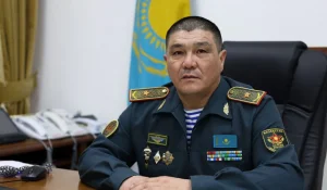 Инцидент в Мажилисе: заместитель министра обороны оттолкнул журналиста, задавшего неудобный вопрос