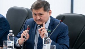 Министр Саясат Нурбек обратился к родителям выпускников