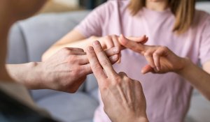 В Казахстане разработан электронный словарь жестового языка