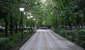 В Алматы возле театра им. Мусрепова появится новый сквер с интерактивным светом и качелями