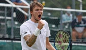 Теннисист Александр Бублик сенсационно выиграл первую ракетку мира