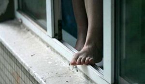 Мужчина в Астане сбросился с 25-го этажа после нападения на жену