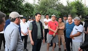 «Возьму на личный контроль»: Сатыбалды выслушал жителей Алгабаса и обозначил сроки выполнения