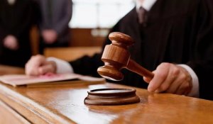 Сенат освободил двух судей Верховного суда по предложению Президента