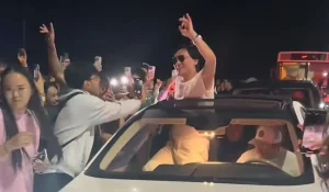 Автомобиль Кайрата Нуртаса застрял в пробке после завершения фестиваля Oyu Fest в Астане