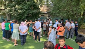 Пенсионер с ножом бросился на собак и спас мальчика в Алматинской области: ребенок лишился бедра и уха