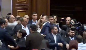 Депутаты подрались в парламенте Армении