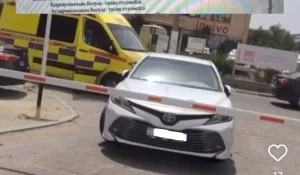 «Скорая не могла заехать»: нарушитель заблокировал въезд в детскую больницу в Актау