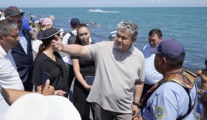 "Люди должны получать базовый комфорт и безопасность": Ермек Кошербаев проверил зоны отдыха на побережье Алаколя