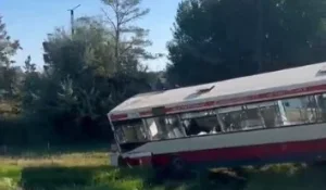 Автобус съехал с дороги в Астане: пострадали 14 человек