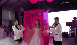 Невеста в коробке Барби: в Шымкенте прошла розовая свадьба, ставшая вирусной