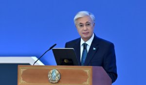 Токаев поздравил казахстанцев с Днем Конституции