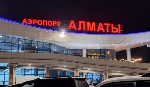 Еще один инцидент в аэропорту Алматы: мужчина порезал себе горло в туалете