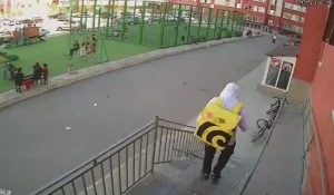 Под видом курьера Яндекс: мужчина с поддельным ключом вынес деньги и золото у знакомых в Астане