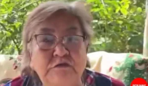 «Белый платок надевала, ночевала у нас дома»: мать подозреваемого в убийстве в Талгаре обратилась к народу