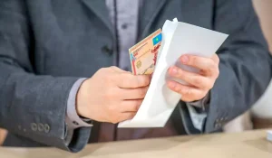 В Казахстане хотят покончить с «серыми» зарплатами