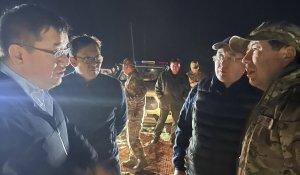 Аким Алматинской области Марат Султангазиев прибыл на горящий полигон ТБО