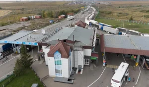 Пробки из грузовых автомобилей образовались на границе Казахстана и России