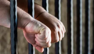 В Атырау мужчина убил жену из-за 30-летнего подозрения в измене