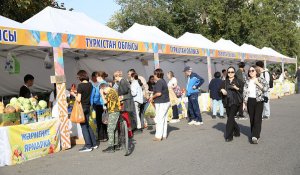В Алматы проходит ярмарка аграриев Туркестанской области