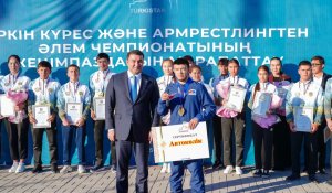В Туркестанской области четырем чемпионам мира вручили ключи от автомобилей