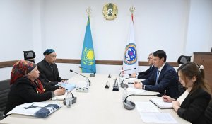 Пенсионеры обеспокоены электронной очередью в "Отбасы банке": аким Алматы провел личный прием граждан