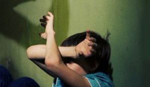 В Павлодаре девятиклассник напал на классного руководителя во время школьного праздника