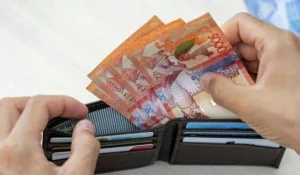 Казахстанцам могут повысить минимальную зарплату