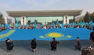 Алматы встречает День Республики патриотическим флешмобом
